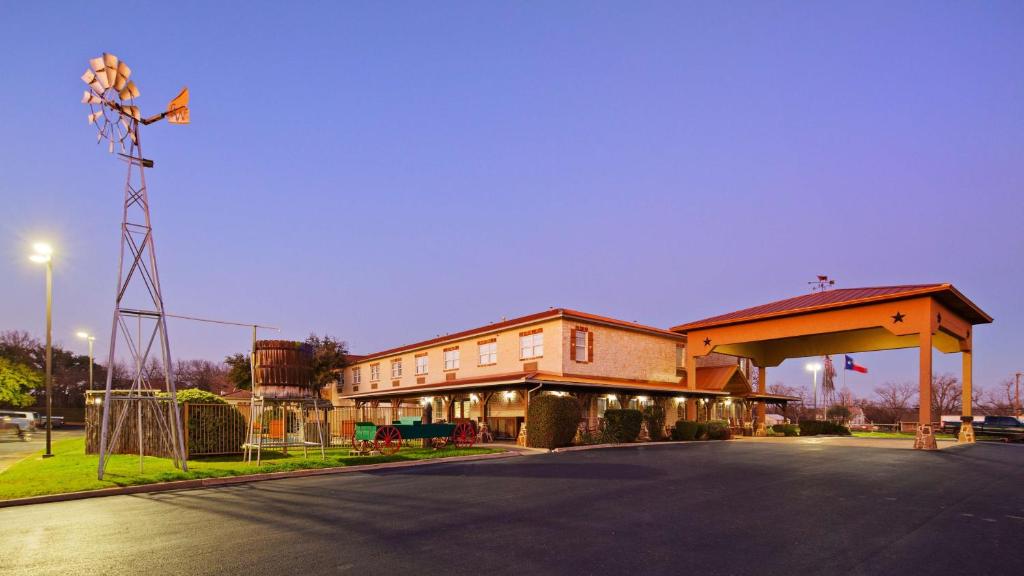 Best Western Plus Fredericksburg Main image 1